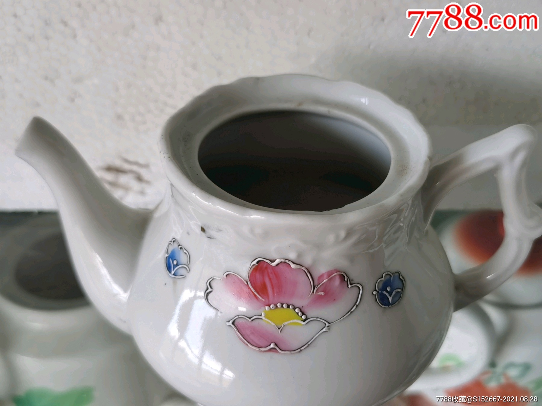 民国时期鼓瓷老茶壶三把!品相如图!都有瑕疵!具体看图!