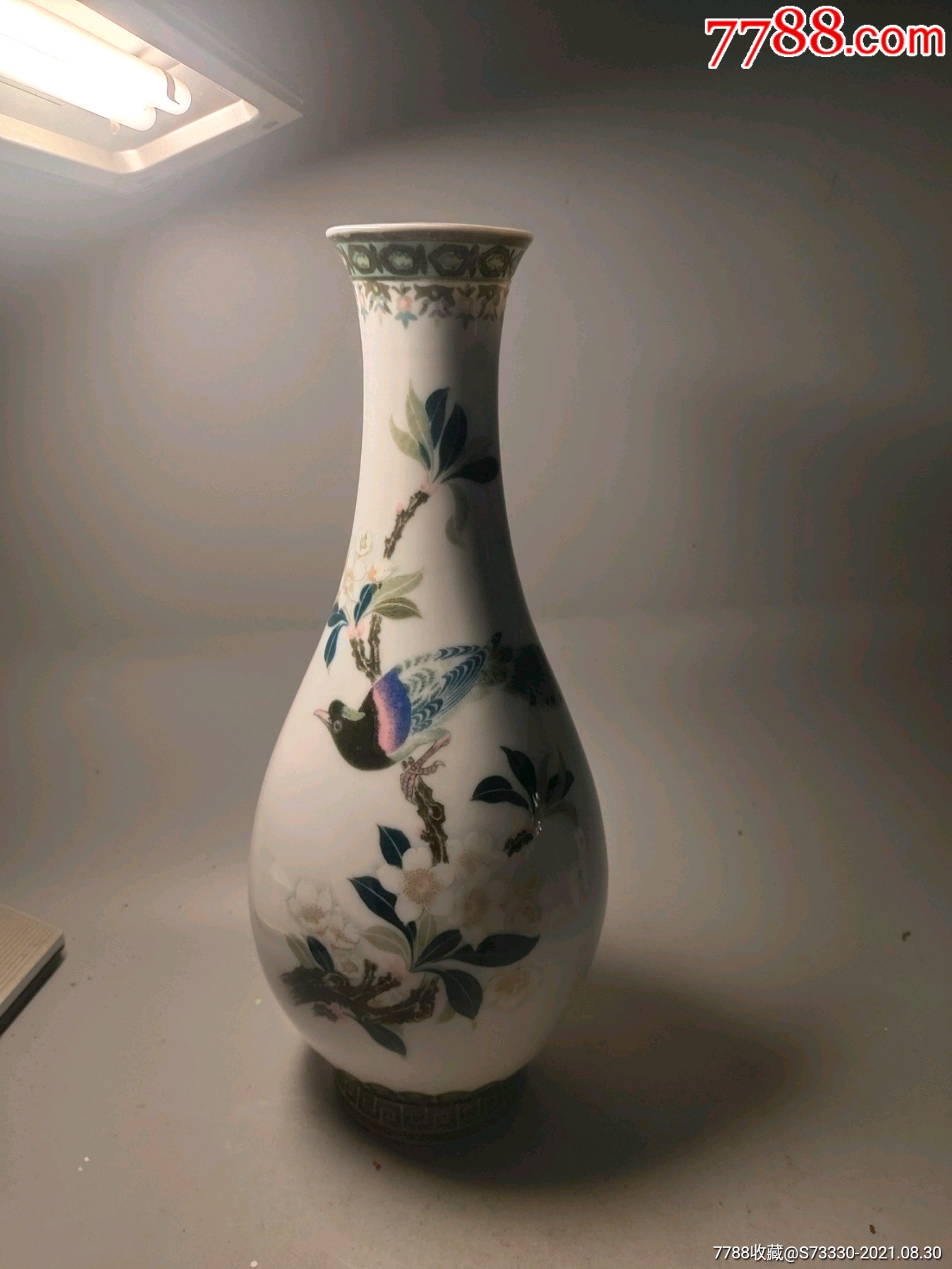 80-90年代,湖南醴陵釉下彩花卉瓶子一只,开线