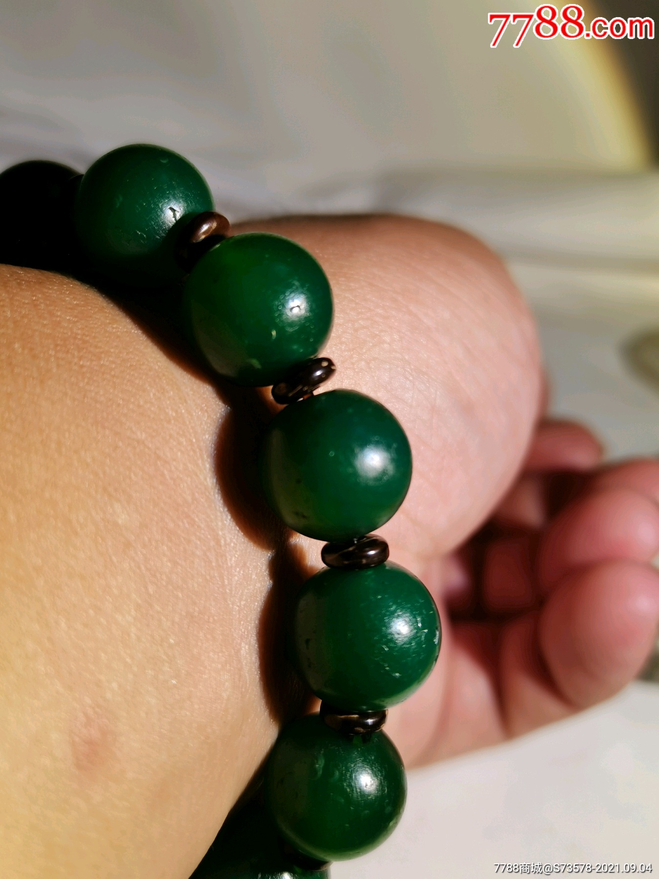 早年收藏的老绿玛瑙珠子