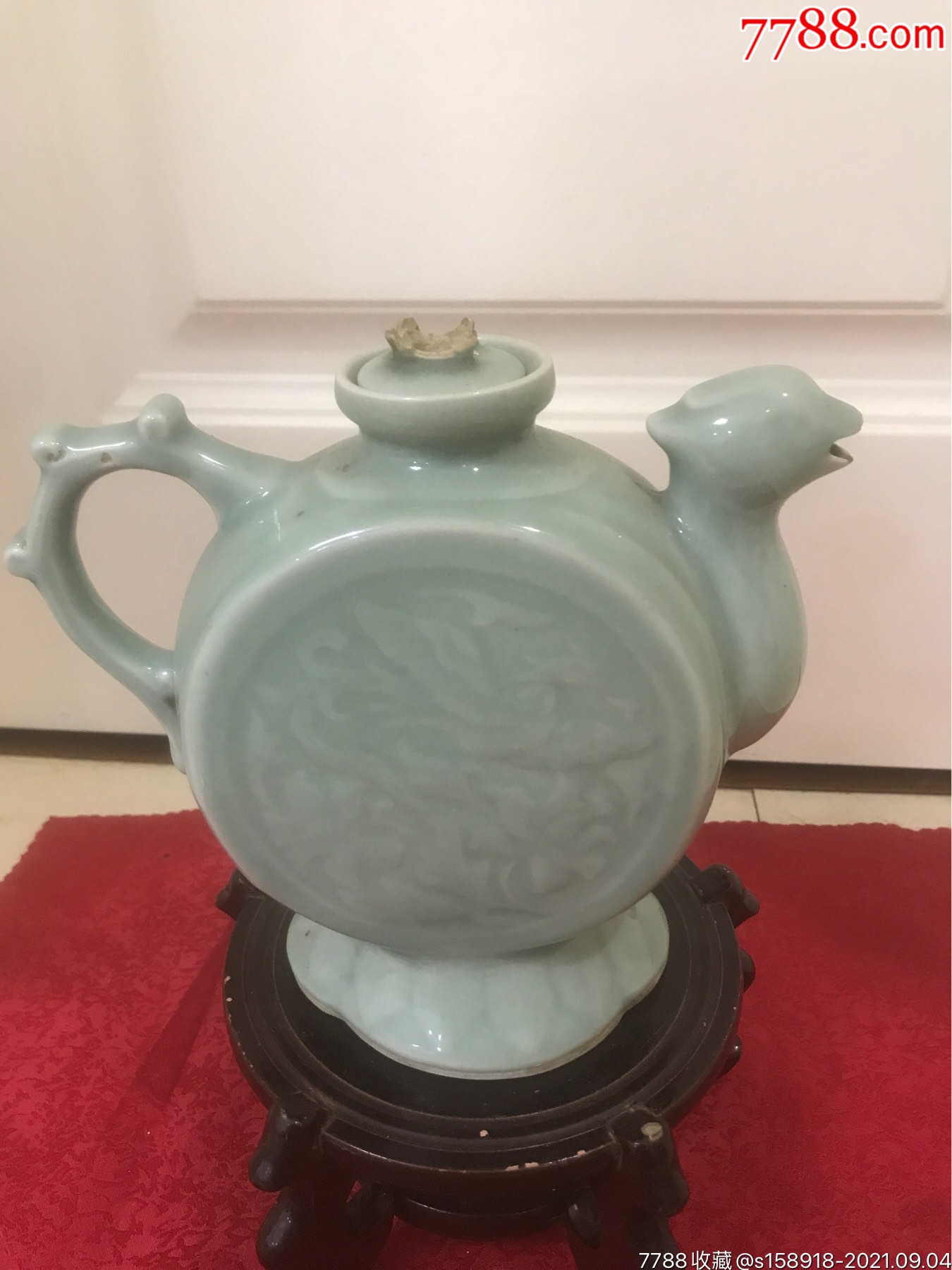 漂亮的567龙泉青瓷凤穿花纹鸡首大扁壶