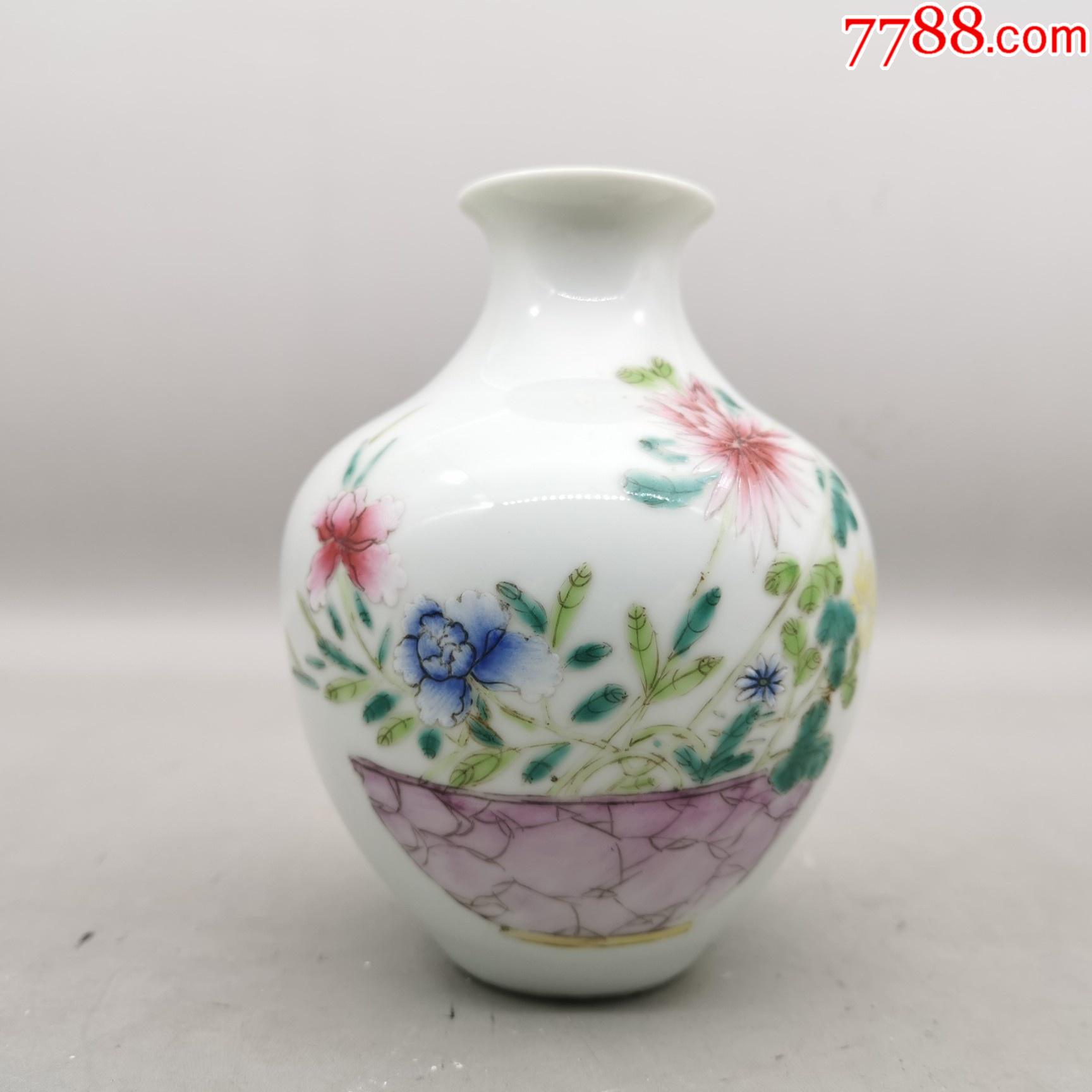 清代粉彩花卉瓷花瓶