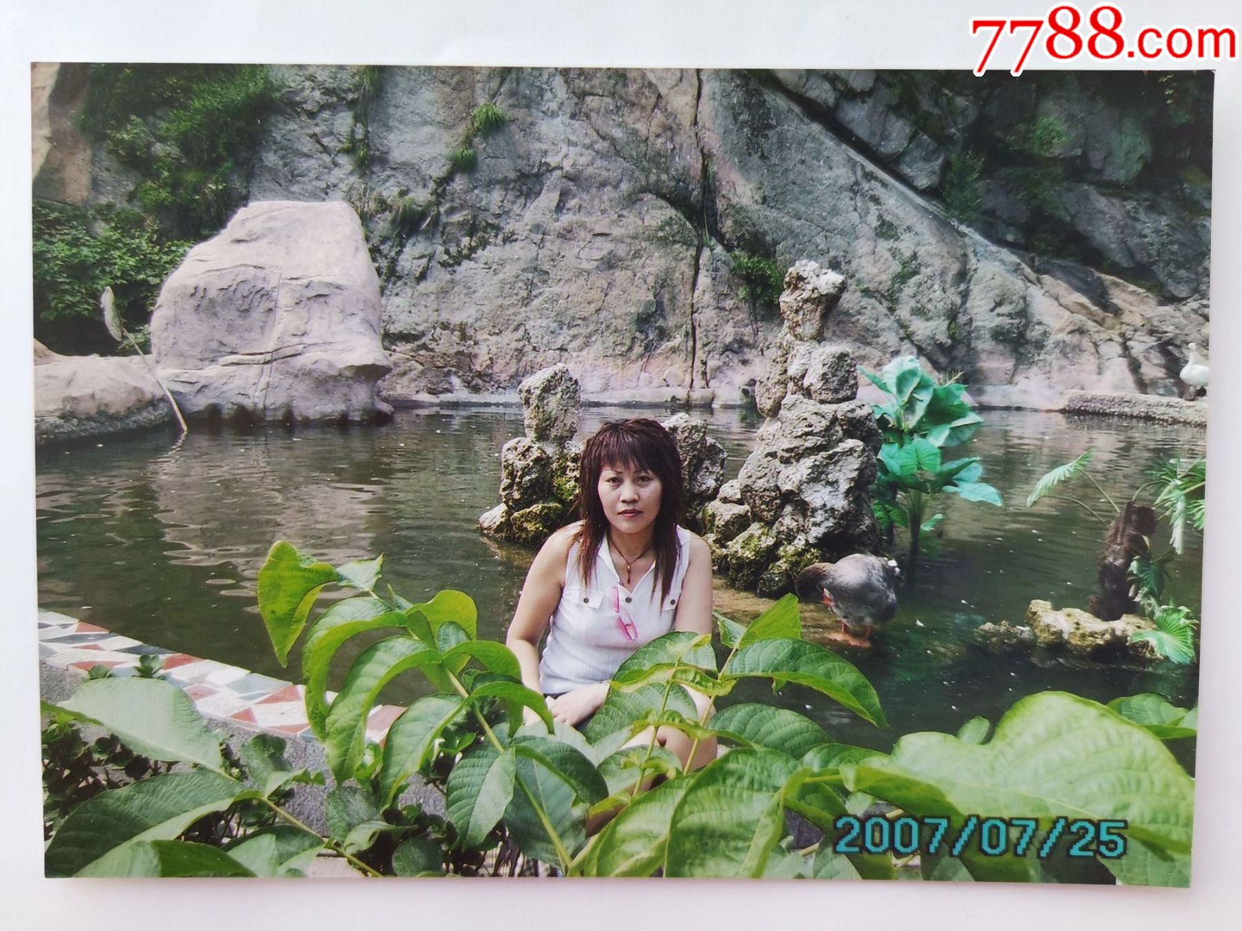 美女景点留影-价格:2元-se82705444-老照片-零售-7788收藏__收藏热线