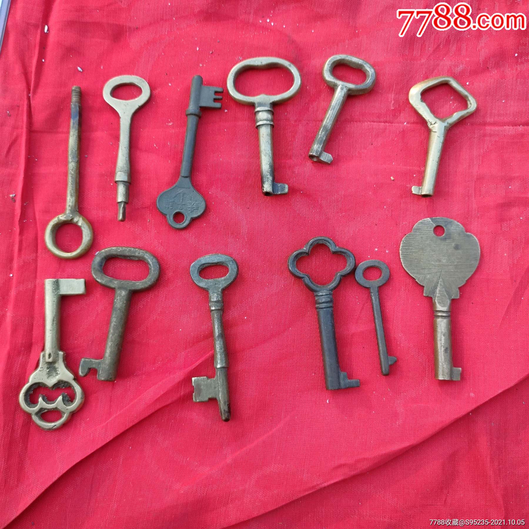 12把各异漂亮的古代铜钥匙
