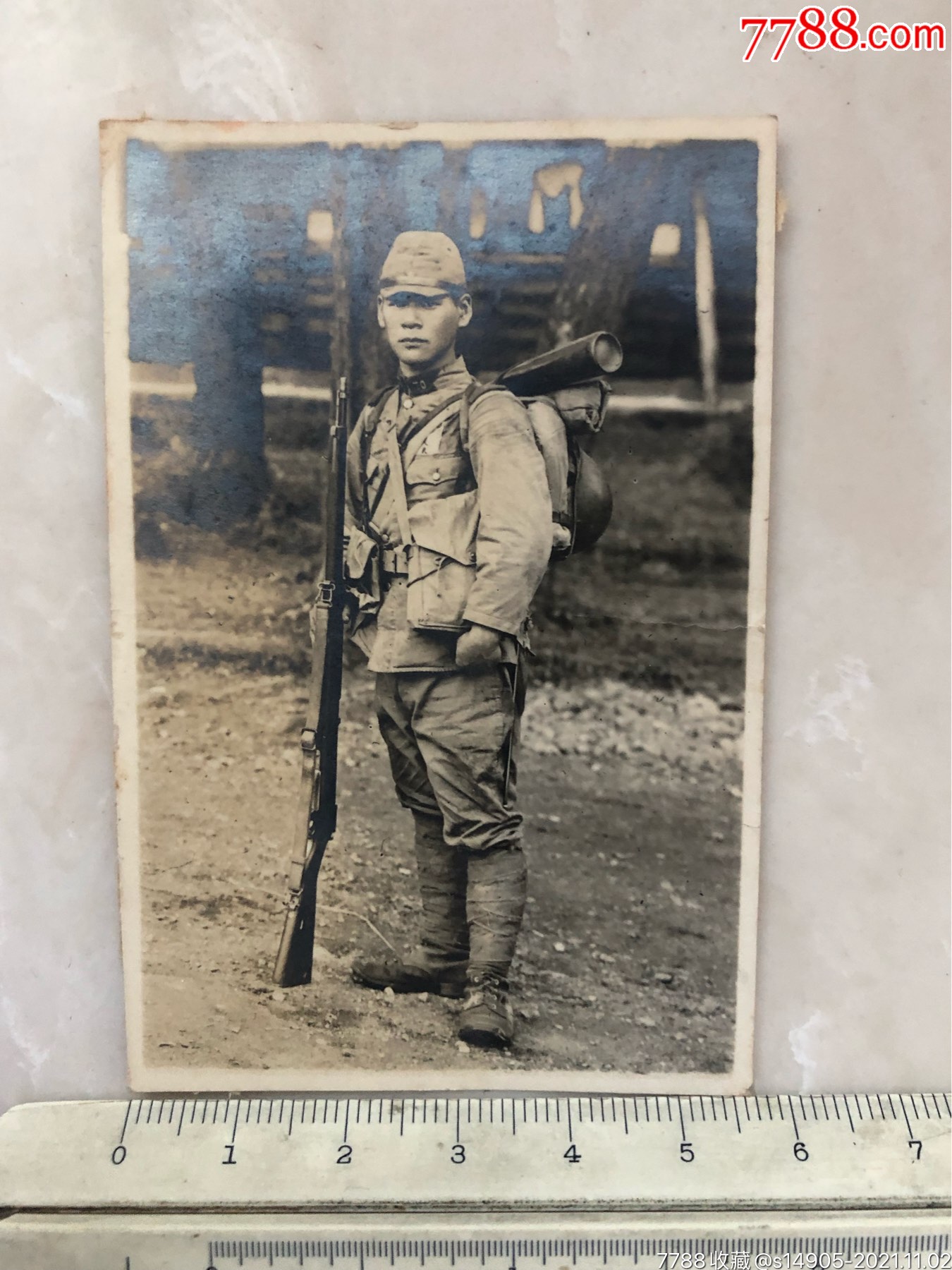 1940年7月1日拿枪全副武装的日本兵原版老照片_价格30元【草堂古旧