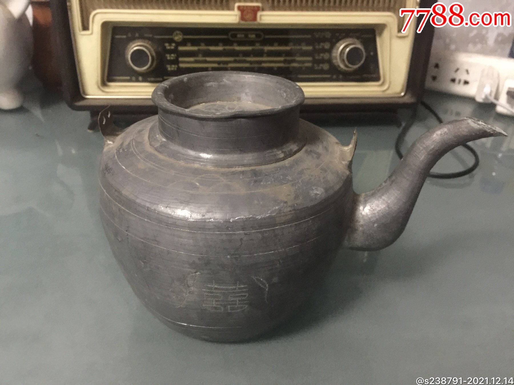 锡茶壶一个