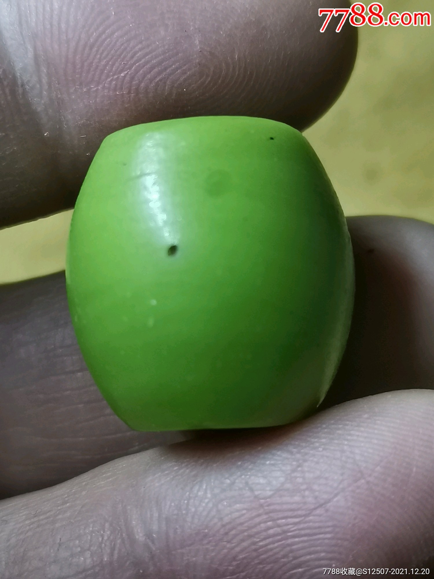 果绿料器珠