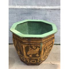 民国八角荷花缸,完好无磕碰,里外挂釉,包浆温润,器型归整.