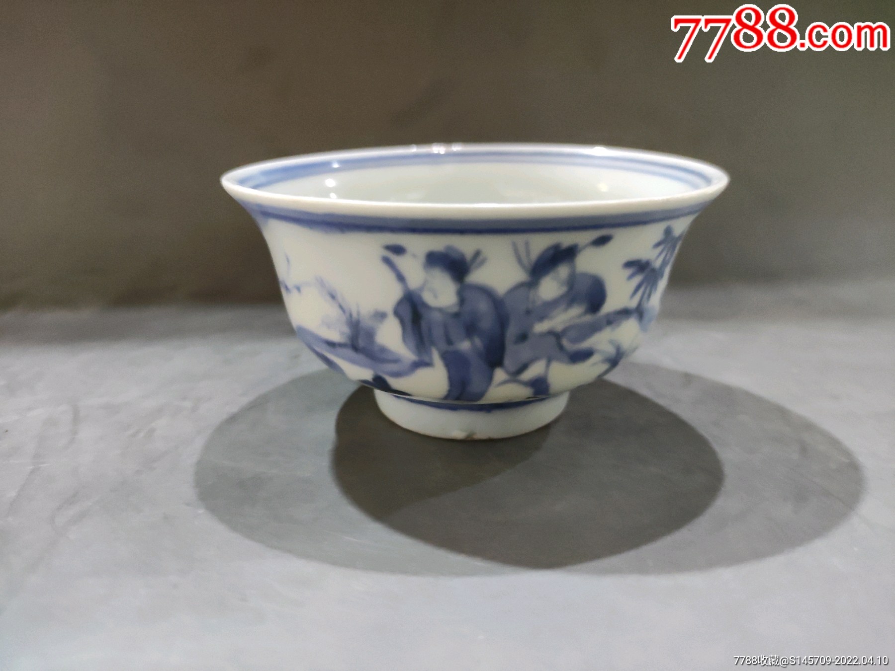 明代青花人物压手杯画工细腻比较难得喜欢的不要错过