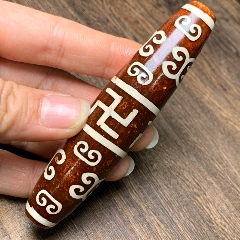  strong>精品玛瑙万字天珠尺寸:约22×100mm /strong>_玛瑙_年代不详