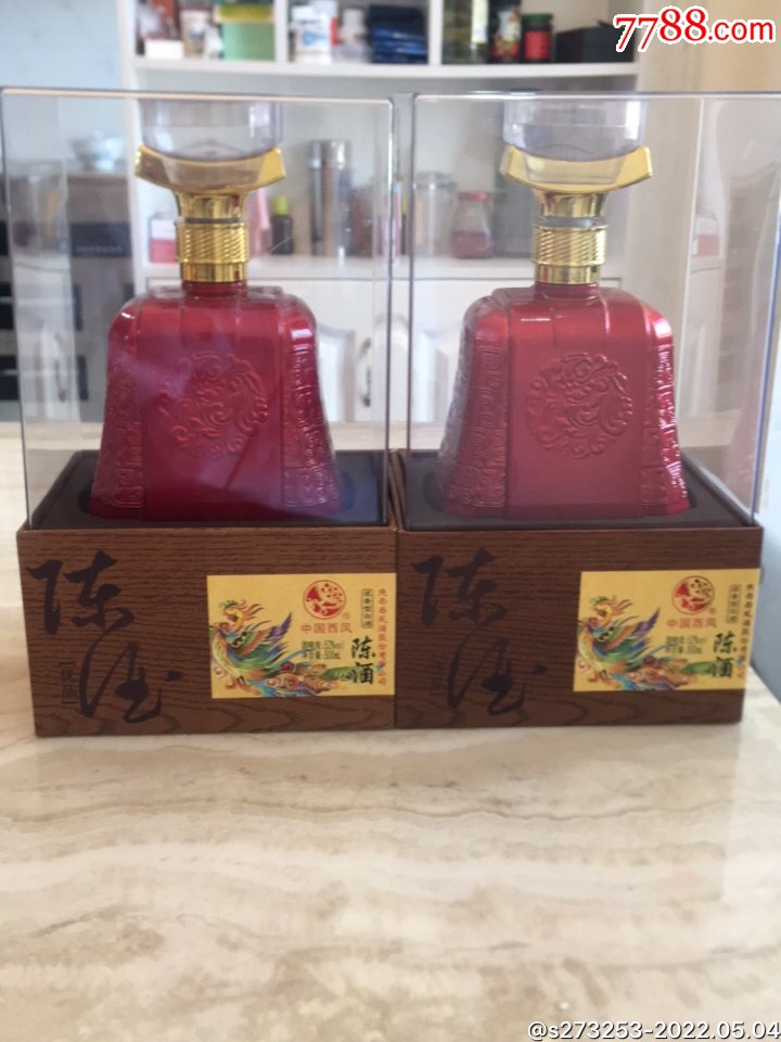 中国西凤陈酒瓶摆件二套