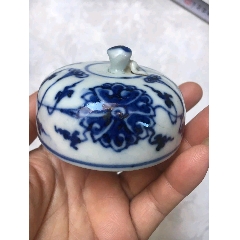 99清代青花细路缠枝莲温酒器盖10品$81599嘉庆青花大叶缠枝莲鼎9.