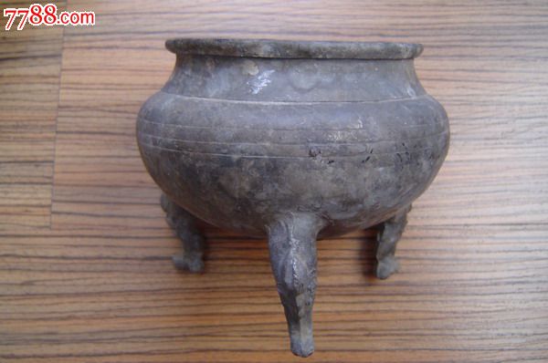 会豊德记款锡供器一套(两个锡烛台.一个锡香炉.两个锡