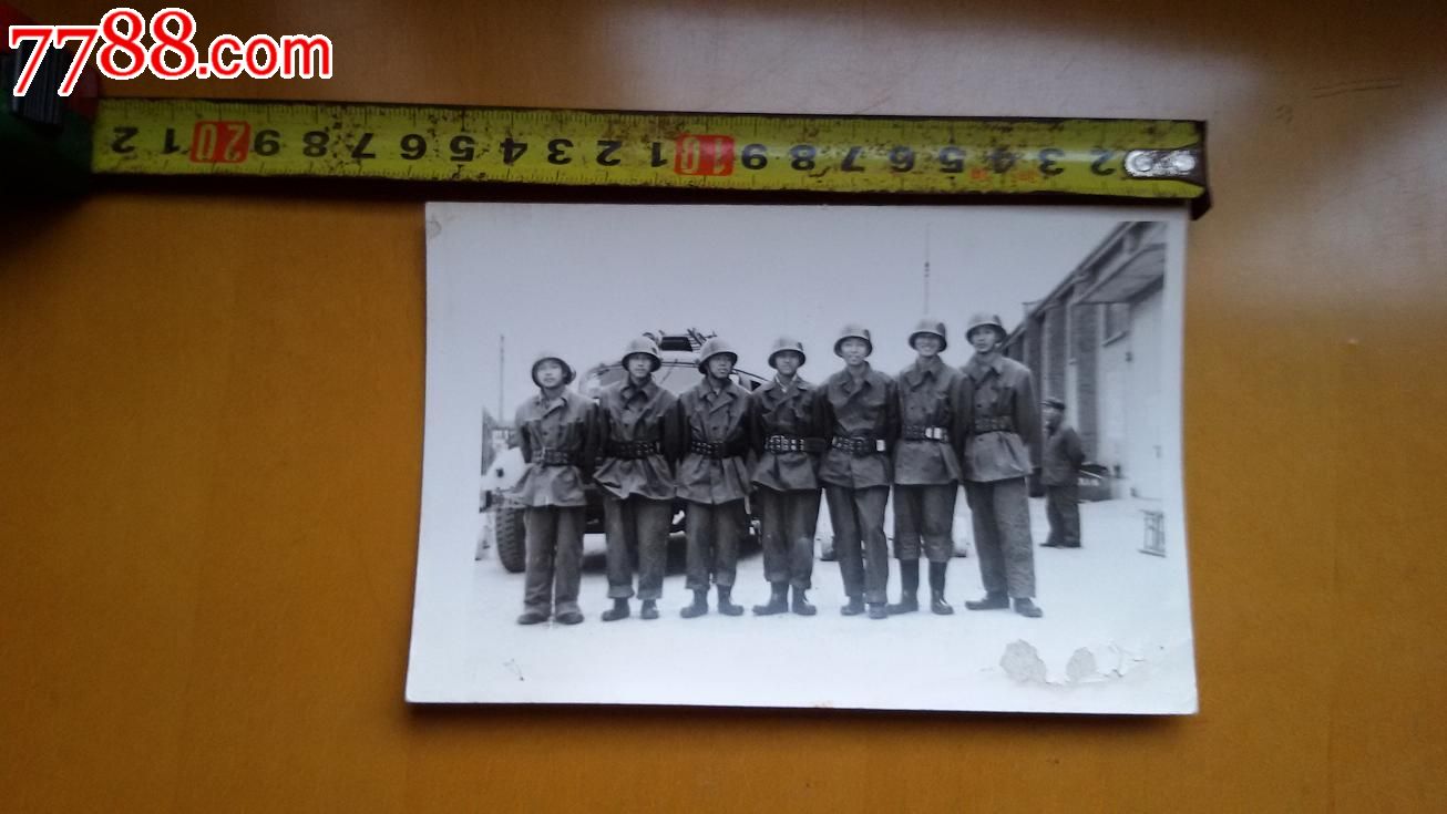 便宜处理少见非常有特色的70年代消防队合影_老照片