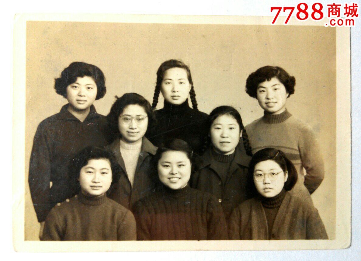 50年代老照片长辫子美女们合影