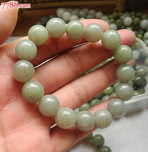 正品a货翡翠.油青手串.颗颗精选.色泽均匀没裂.珠子13mm16颗(1
