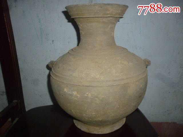 汉代铺首衔环薄胎大陶尊瓶