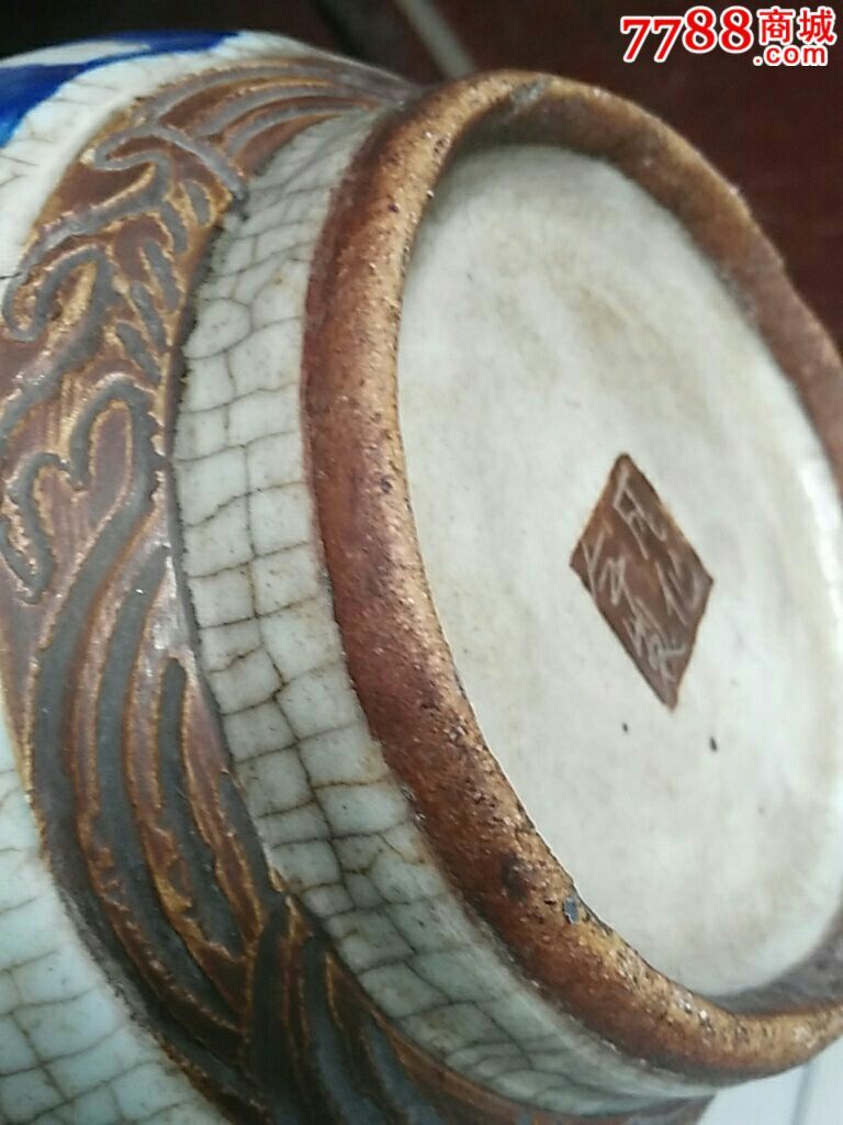 清仿"成化"哥窑人物花瓶