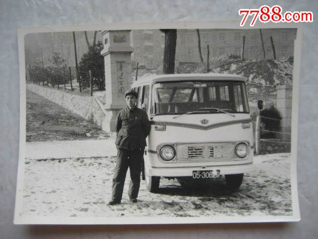 70年代面包车前留影