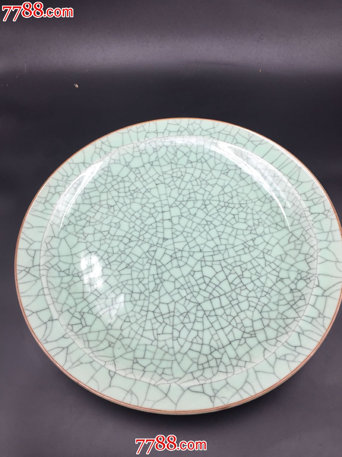 哥釉开片大盘(叶宏明款,青瓷/秘色瓷,豆青釉,八十年代(20世纪,碟/盘