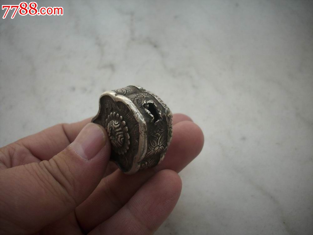 清代-纯银满工【剑柄堵-剑首】1个!包老保真!品如图，3.5\/3厘米，厚2厘米