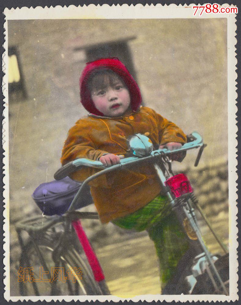 童年记忆老照片手工上色的自行车儿童