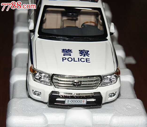 兰德酷路泽1:18警车车模