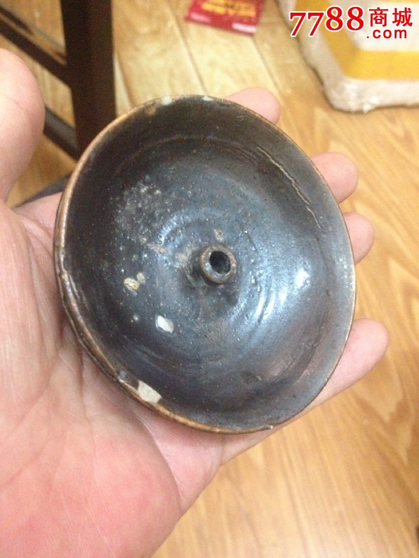 清代黑铀灯盏
