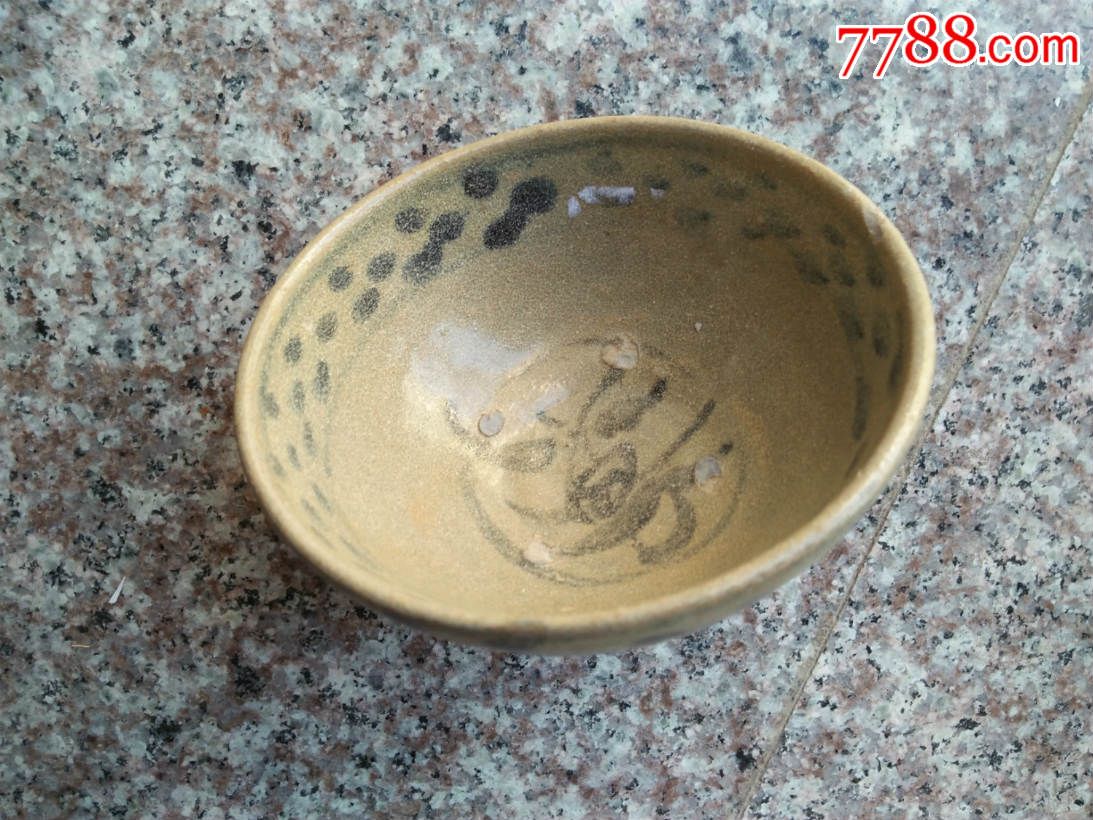 元青花瓷碗,里外都有绘图纹饰,釉色古朴自然,保真包老,碗底竹叶纹!