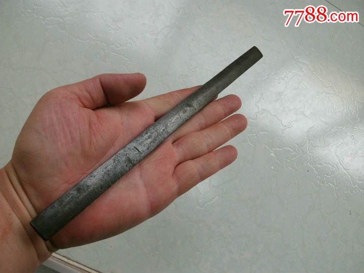 铁戒尺,铁镇尺,拿手中,学生捣乱,要敲手的