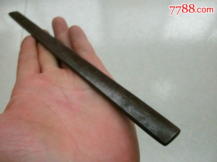 铁戒尺,铁镇尺,拿手中,学生捣乱,要敲手的