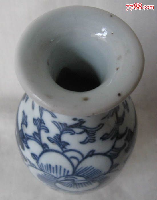 全品青花喜字柳叶瓶图片