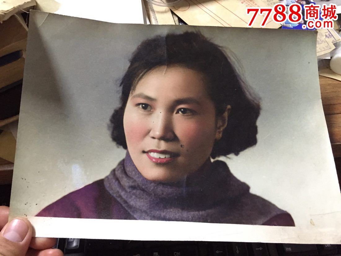 70年代末期唇红齿白美女照片一张!_顺风书店【7788老照片】