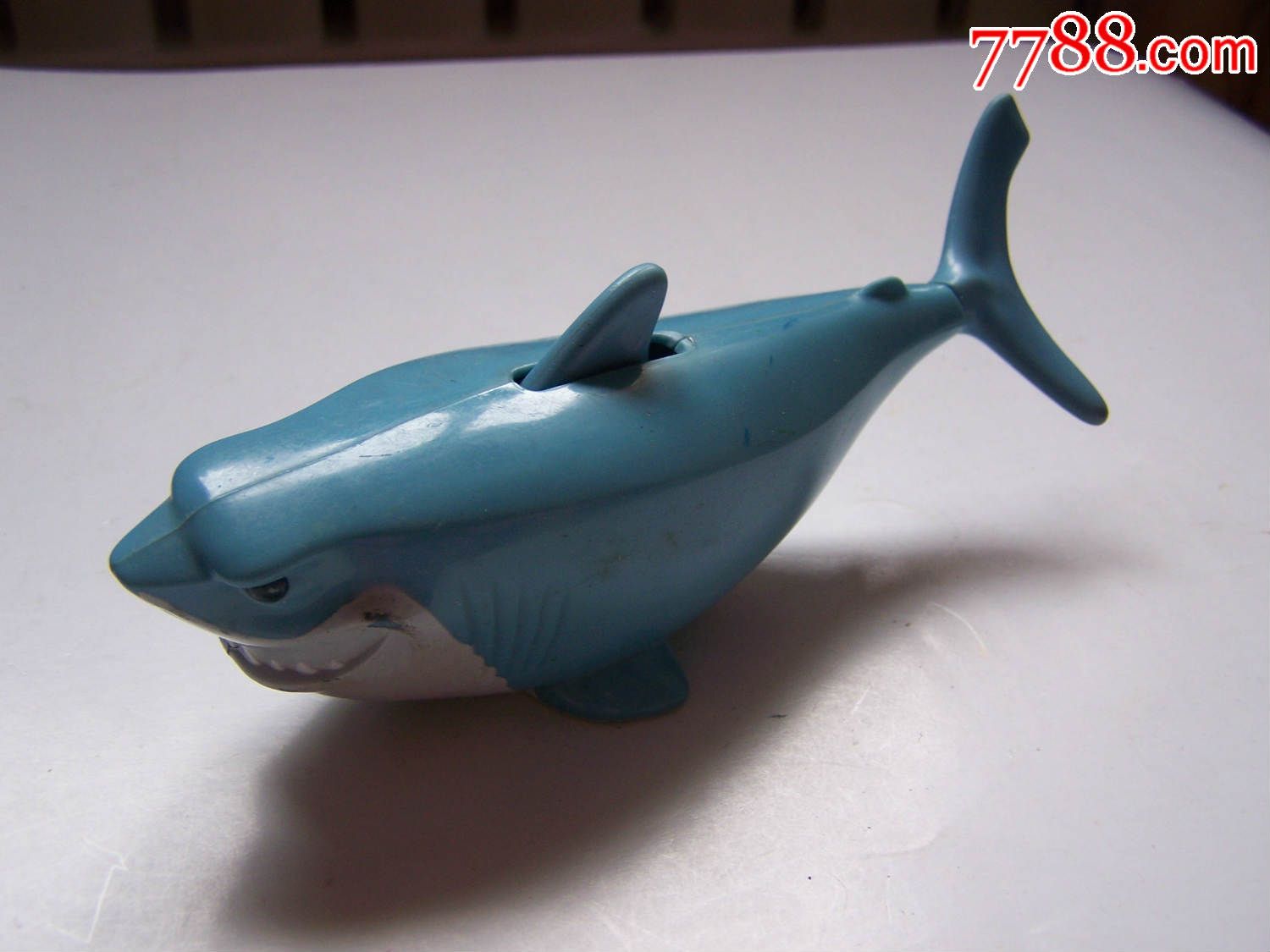 玩具大鲨鱼,有英文字母,点图可放大