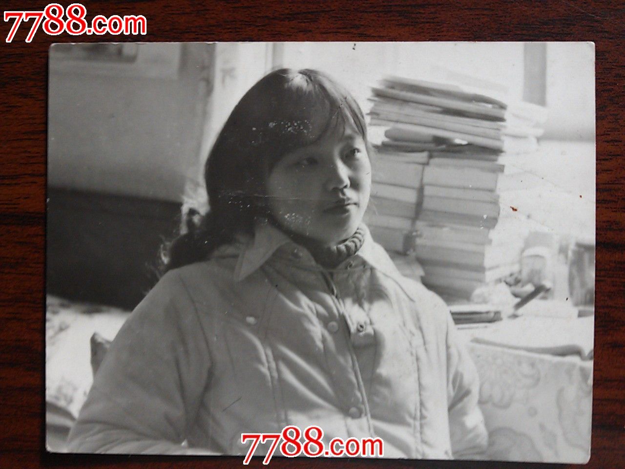 八十年代老照片美女青年教师尺寸75x55公分