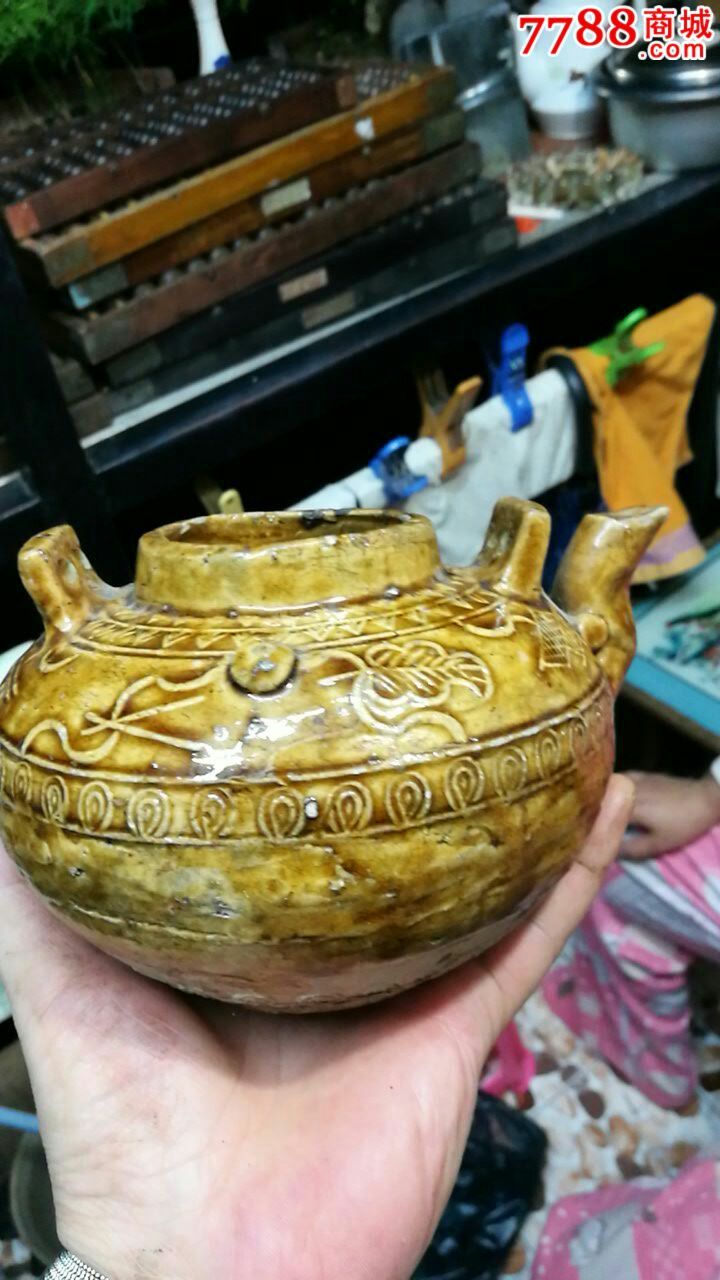 器型罕见的老开门清代马口窑暗八仙陶黄釉水壶!