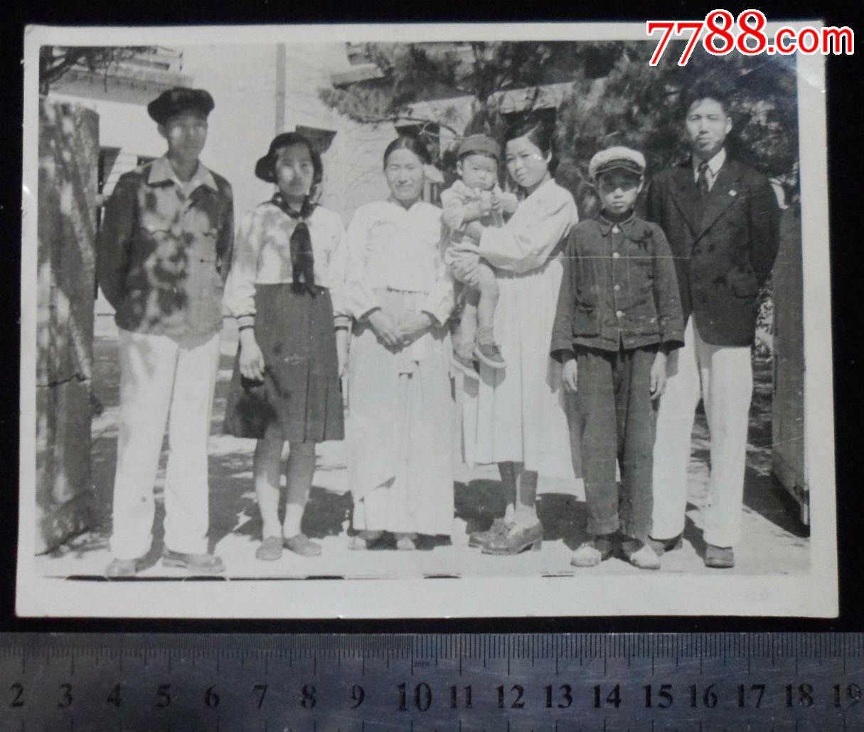 朝鲜族一家人,七十年代大照片,12厘米*17厘米,老照片,个人照片,年代