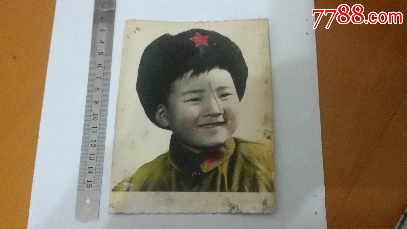 便宜卖60年代早期彩色手工上色儿童穿军装照片一张
