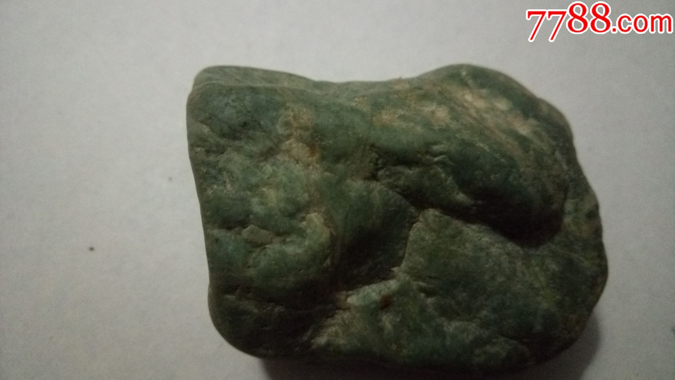 一块绿色的石头