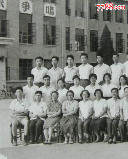 1964年,北京师范大学外语系英语专业毕业合影