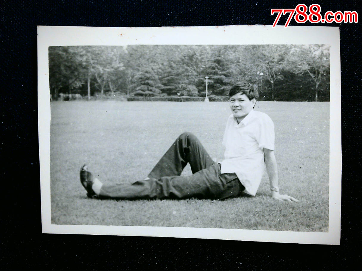 八十年代老照片帅哥爱穿喇叭裤尺寸85x60公分