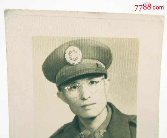 珍贵的民国37年国民党宪兵军官武装照(背面有签名和年代)~怀旧老照片