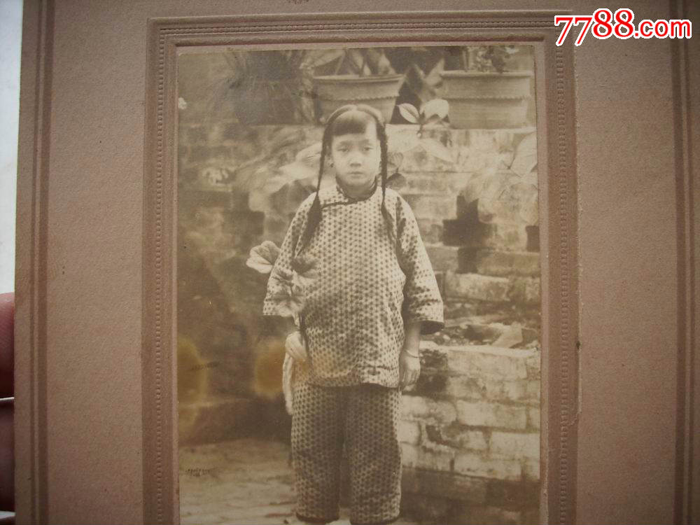 稀见-民国时期【未成年女孩-怀孕照】泛银光,不算纸板