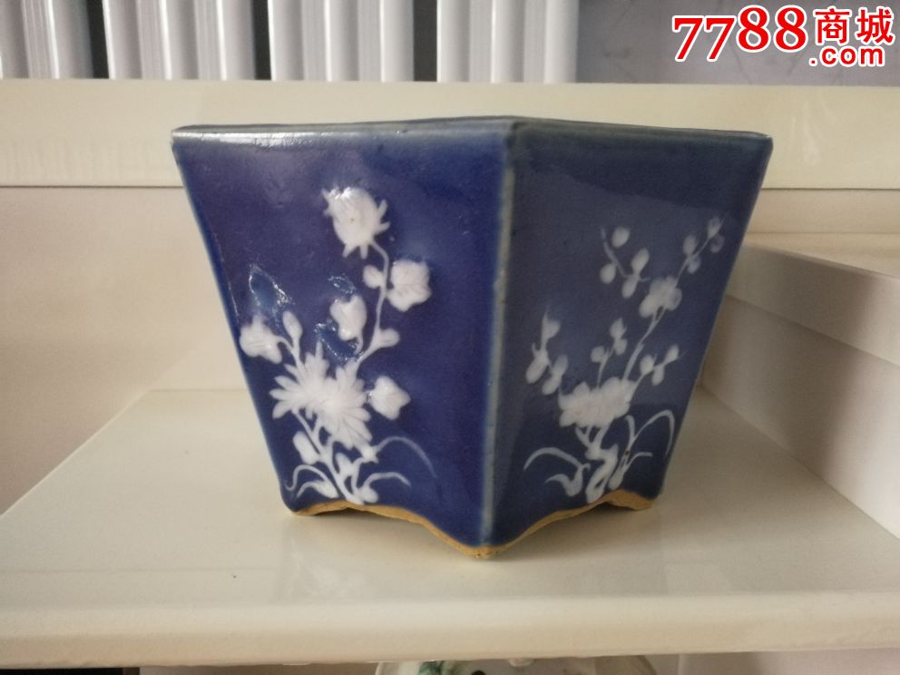 清代六面堆白蓝釉花盆