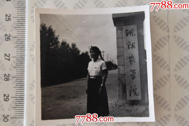 沈阳农学院门口留影