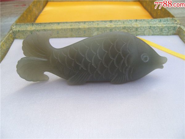 老和田青玉立体雕刻鱼【手把件】