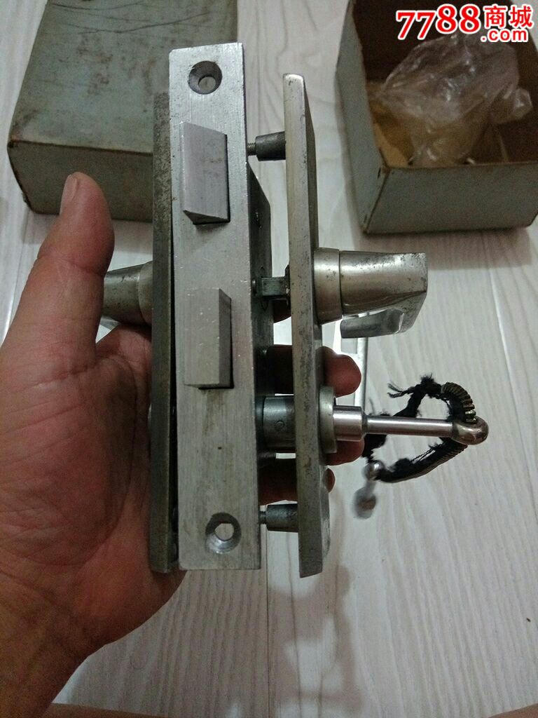火车老门锁