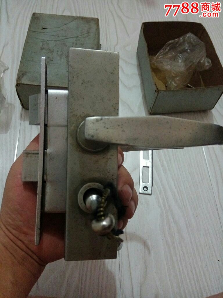 火车老门锁