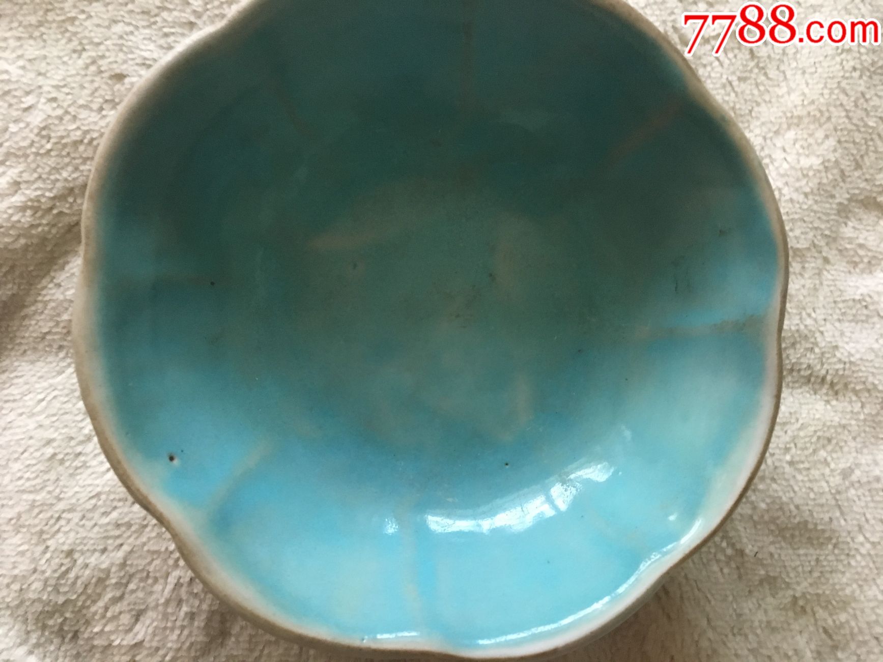 乡下收的早期的花卉天蓝釉色描金莲花边沿瓷器大碗一件