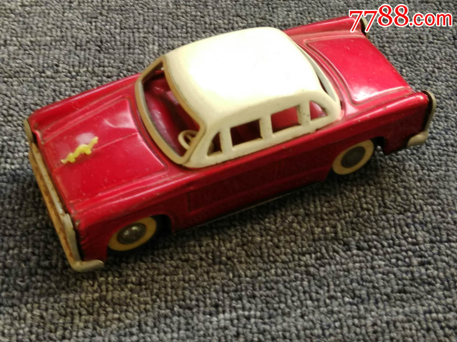 80年代小汽车铁皮儿童玩具