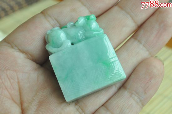 翡翠a货糯种辣绿小印章吊坠